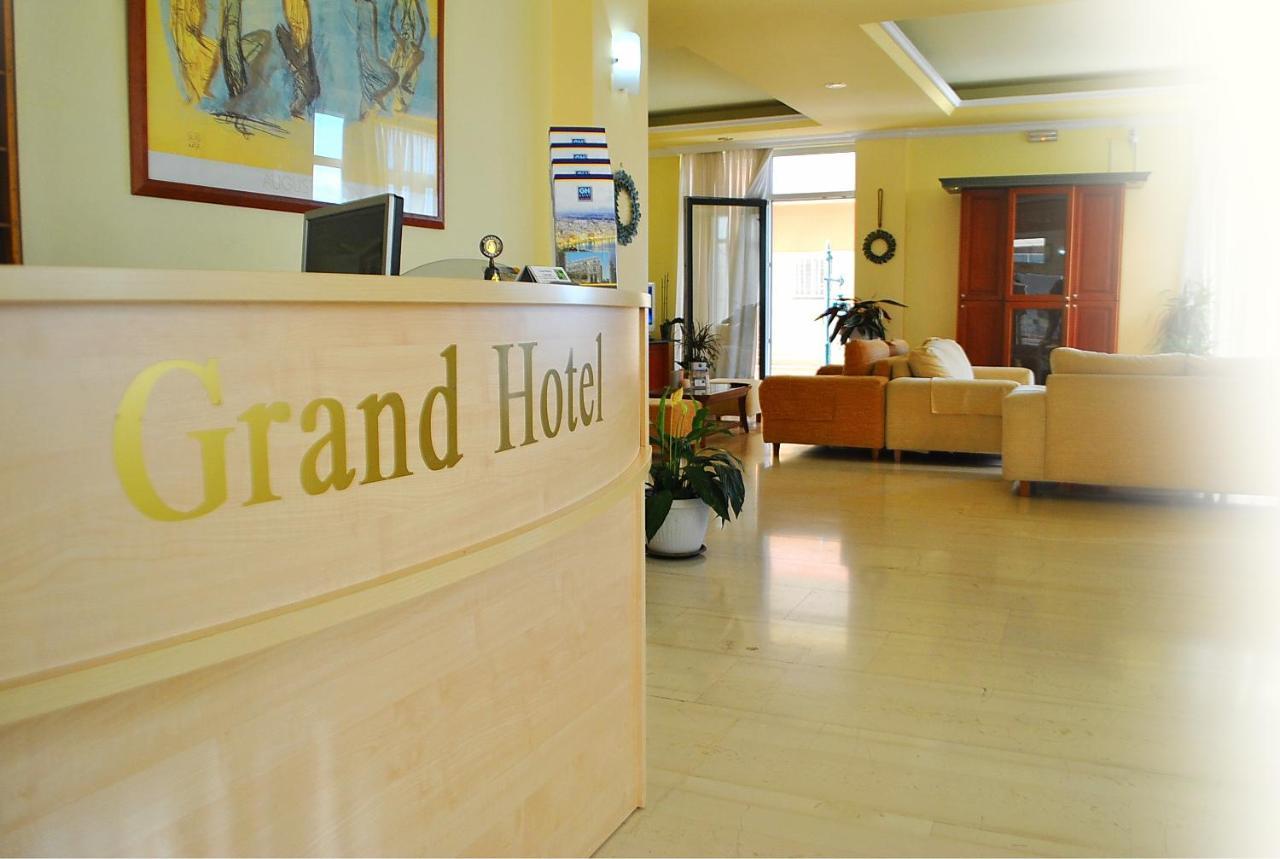 Grand Hotel Loutraki Bagian luar foto